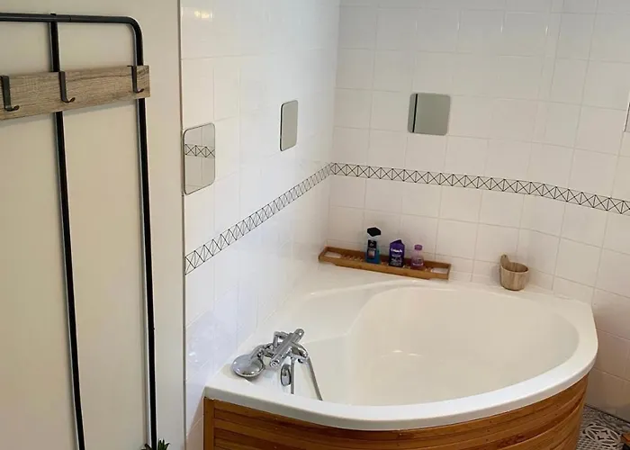 Maison Avec Parc Arbore Entre Terre Et